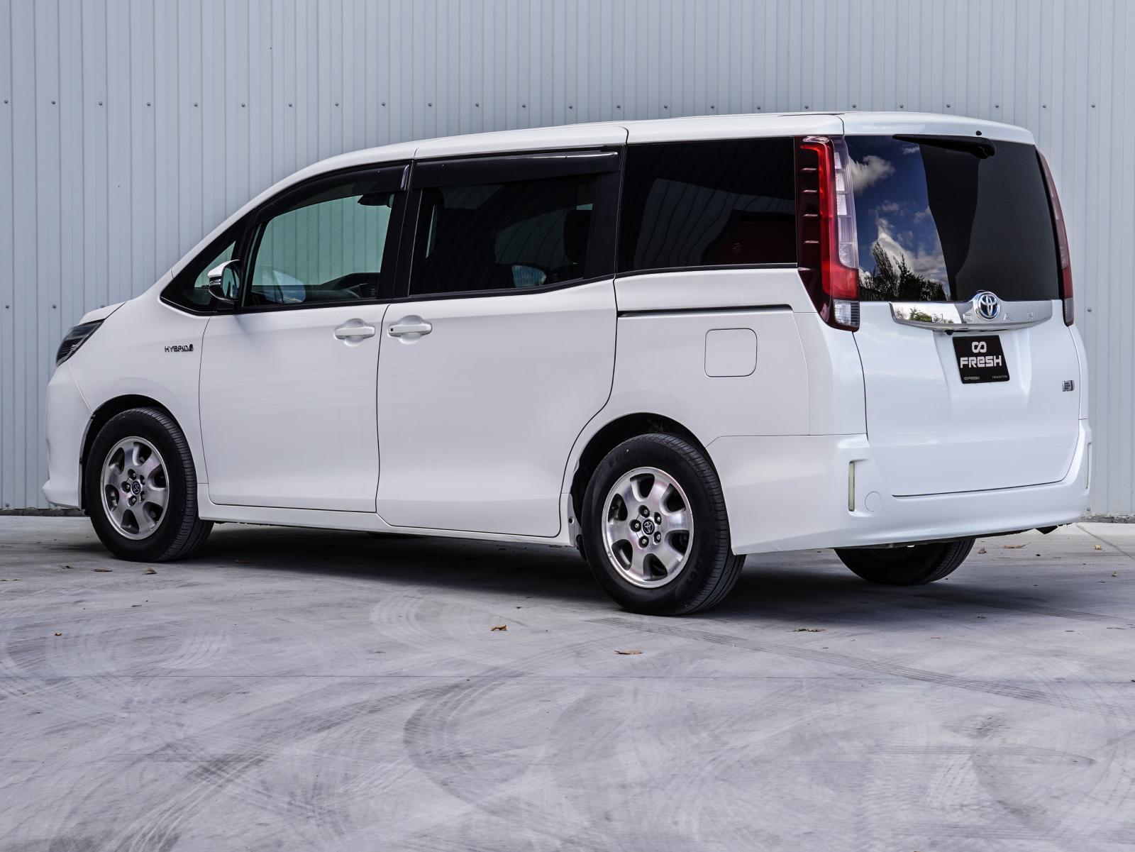 Toyota Sienta 2019