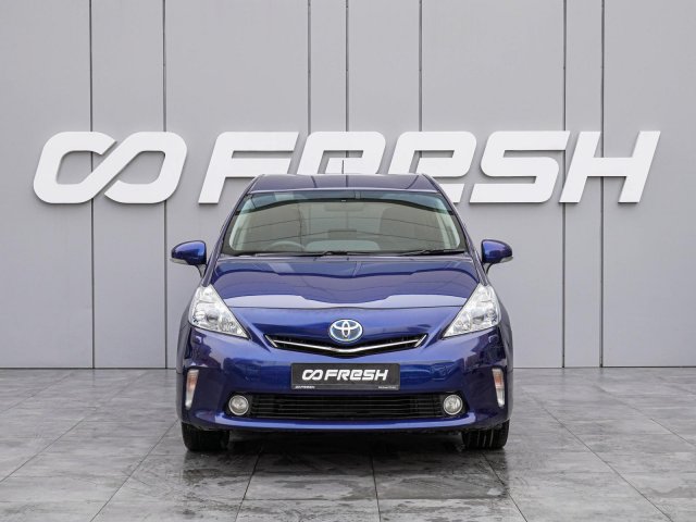 Toyota Prius Alpha 2013